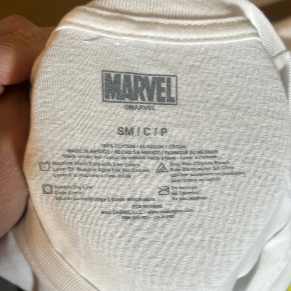 Marvel Men’s Spider-Man White & Red Short Sleeve T-Shirt Size Small - Picture 5 of 5